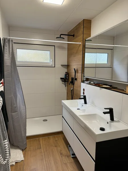 Bad Mit Holzoptik Wuestenrot