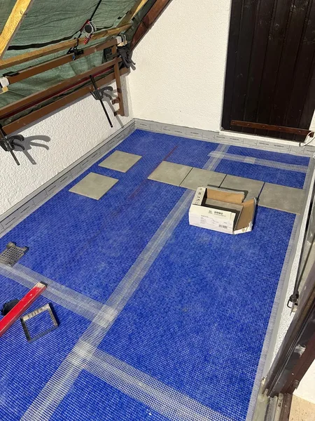 Balkon Mit Betonbruestung